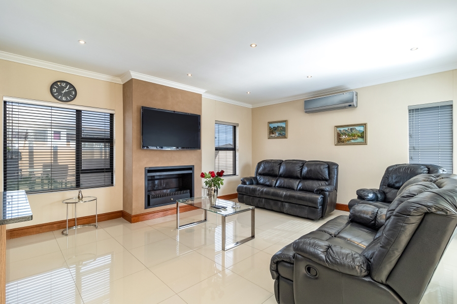 3 Bedroom Property for Sale in Parklands North Western Cape